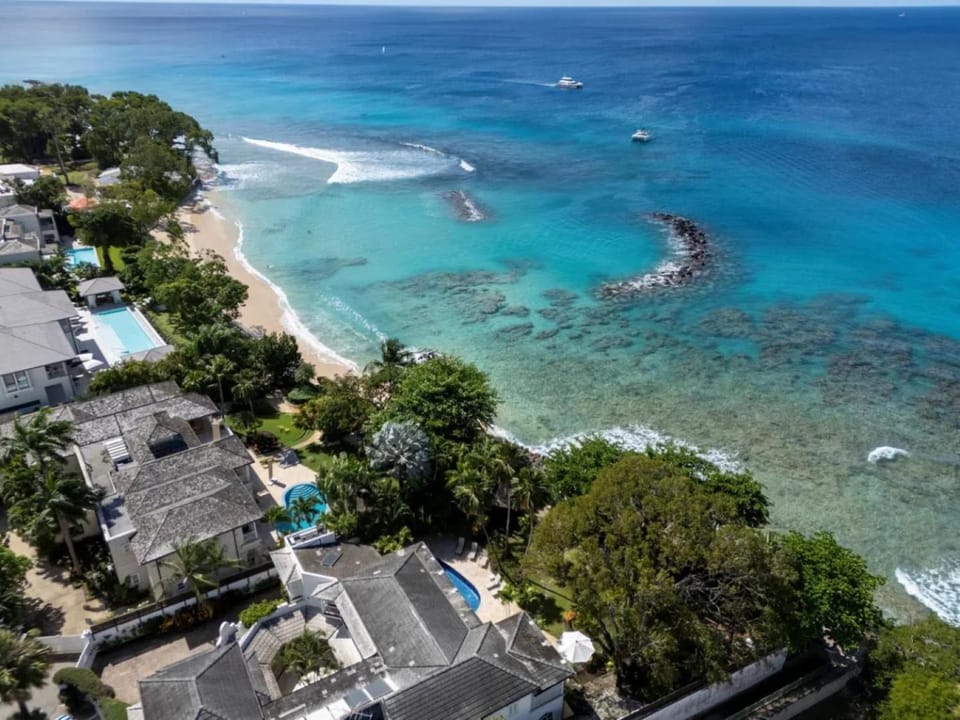 Villa de lujo frente al mar de 5 habitaciones con piscina privada y acceso directo a la playa, Holetown, Barbados Villa in Holetown