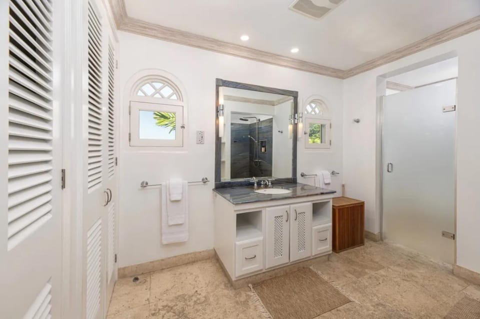 Villa de lujo frente al mar de 5 habitaciones con piscina privada y acceso directo a la playa, Holetown, Barbados Villa in Holetown