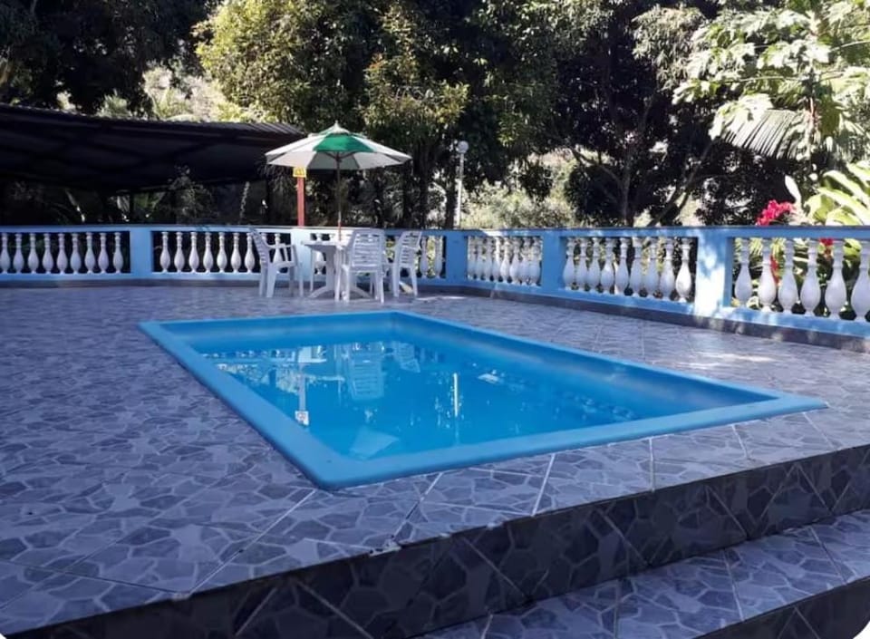Chalé para acomodação de grandes famílias, eventos, retiros com lazer completo há 1,5km do Centro de Domingos Martins House in State of Espírito Santo, Brazil