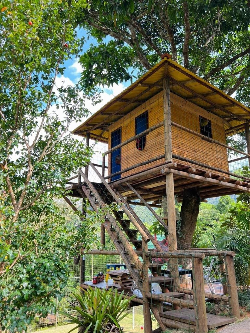 Chalé para acomodação de grandes famílias, eventos, retiros com lazer completo há 1,5km do Centro de Domingos Martins House in State of Espírito Santo, Brazil