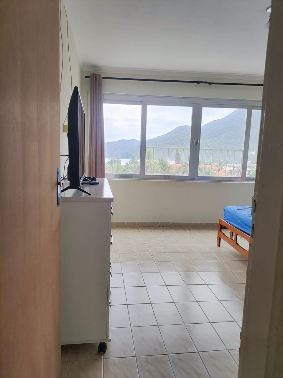Edifício Praia do canto pé na areia, com garagem Apartment in Peruíbe