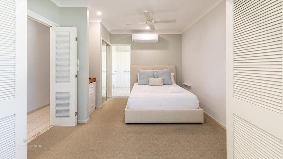 Seaside 1 BR w Pool 5 Mins to Beach Apartment in Agnes Water