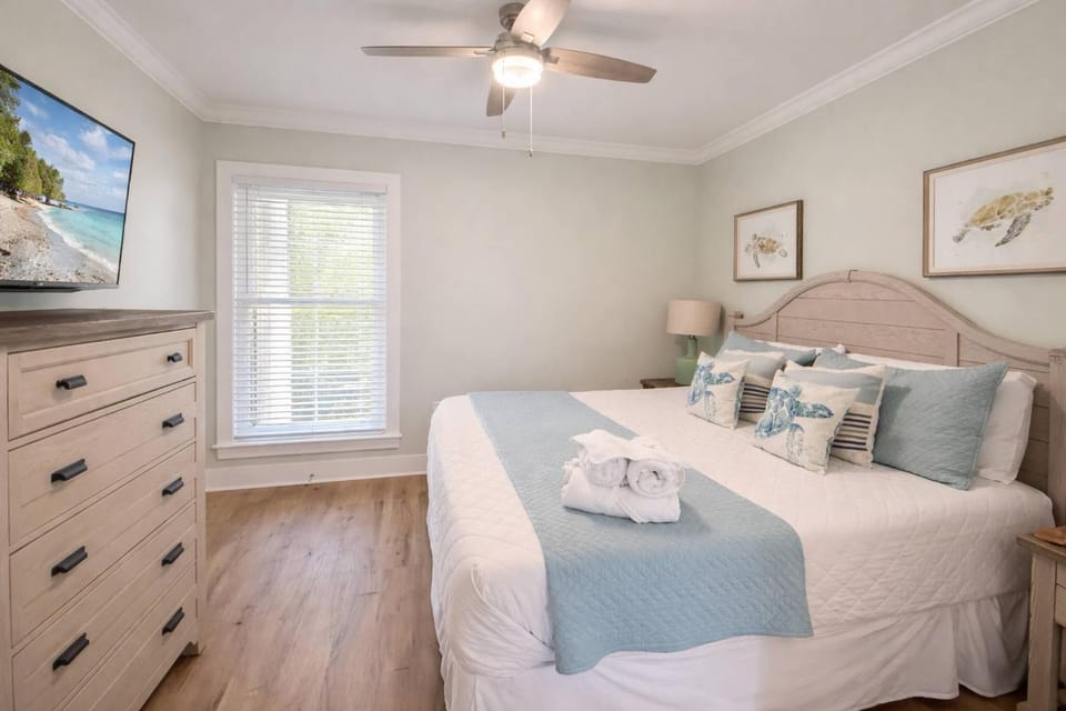 Spacious Gulf Shores Beach House with Pool Access and Ocean Views House in Alabama