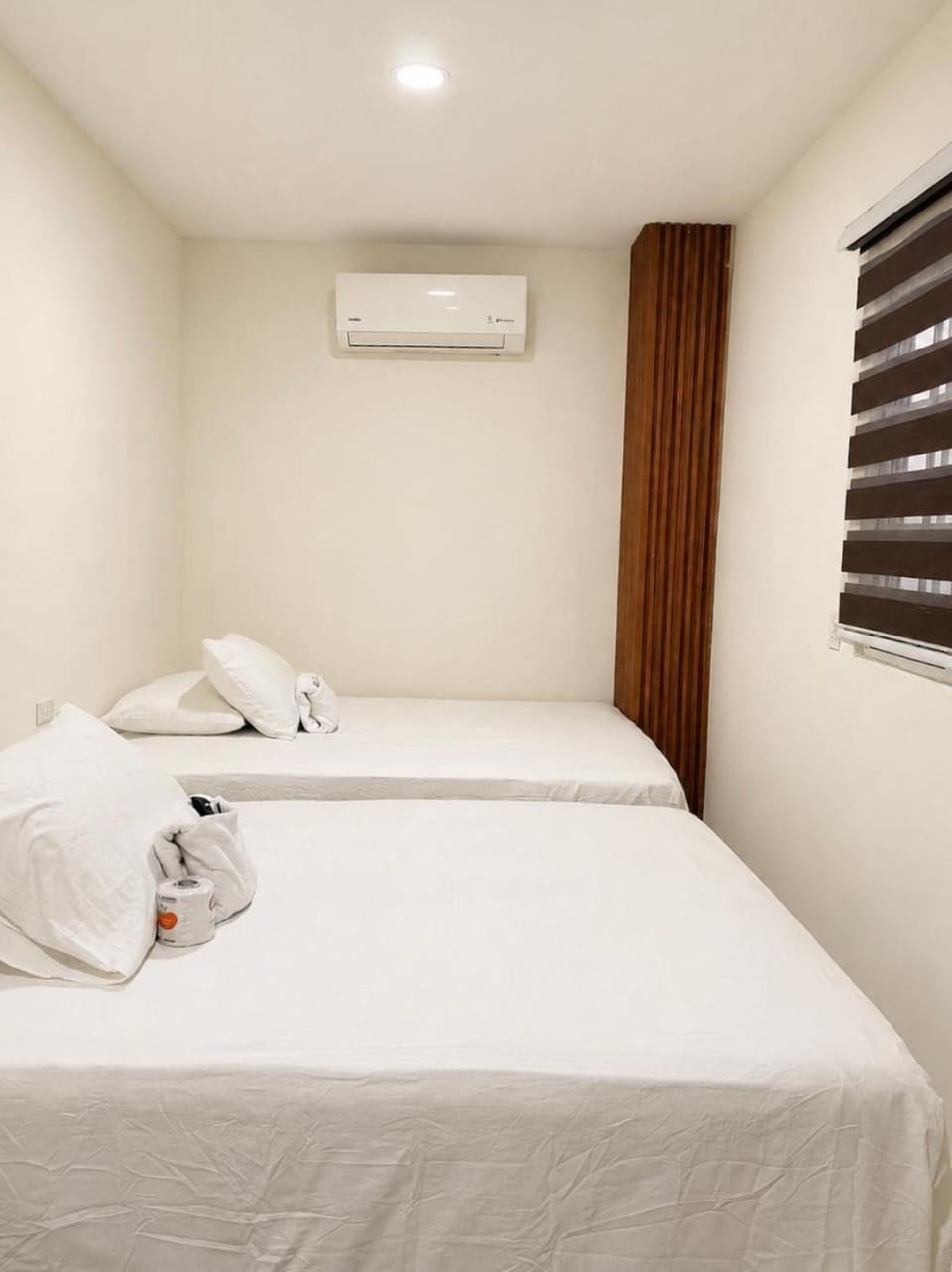 Bedroom, towels, air conditioner