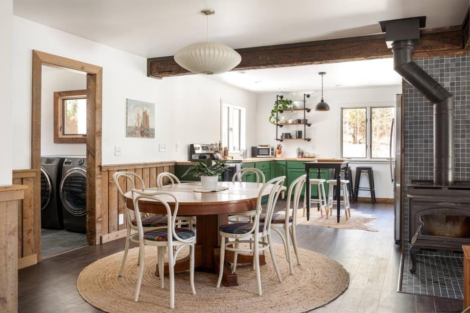 Woodland cottage, firepit, updated kitchen House in Sleeping Bear Dunes