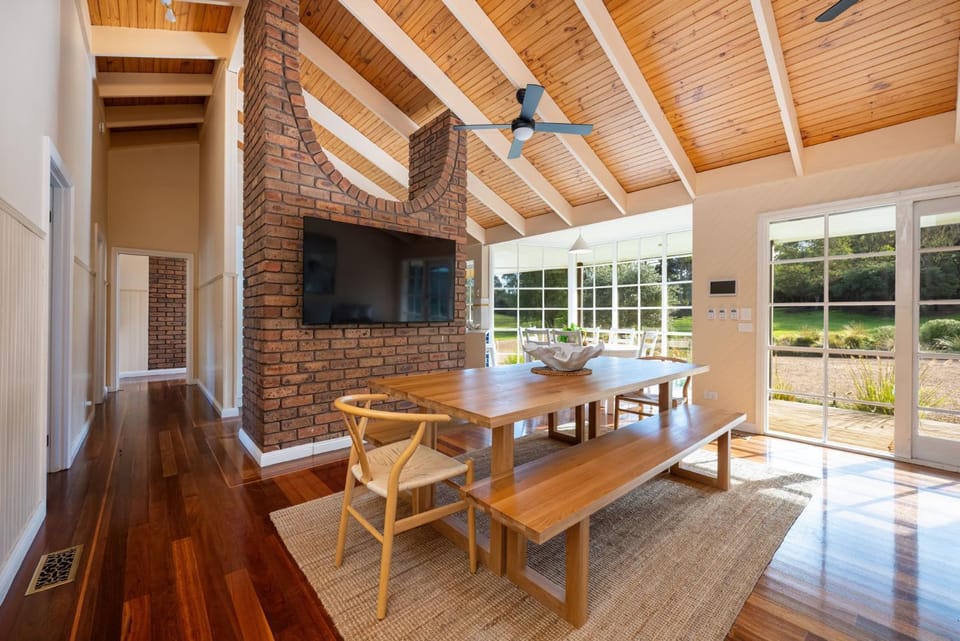 TV and multimedia, Dining area