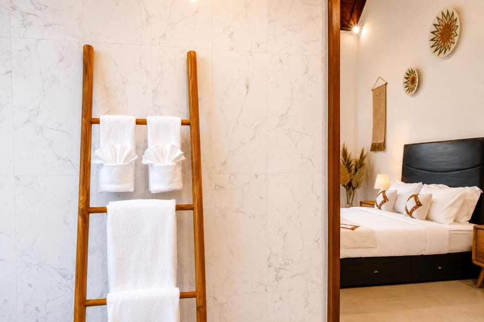 Bedroom, towels, wardrobe