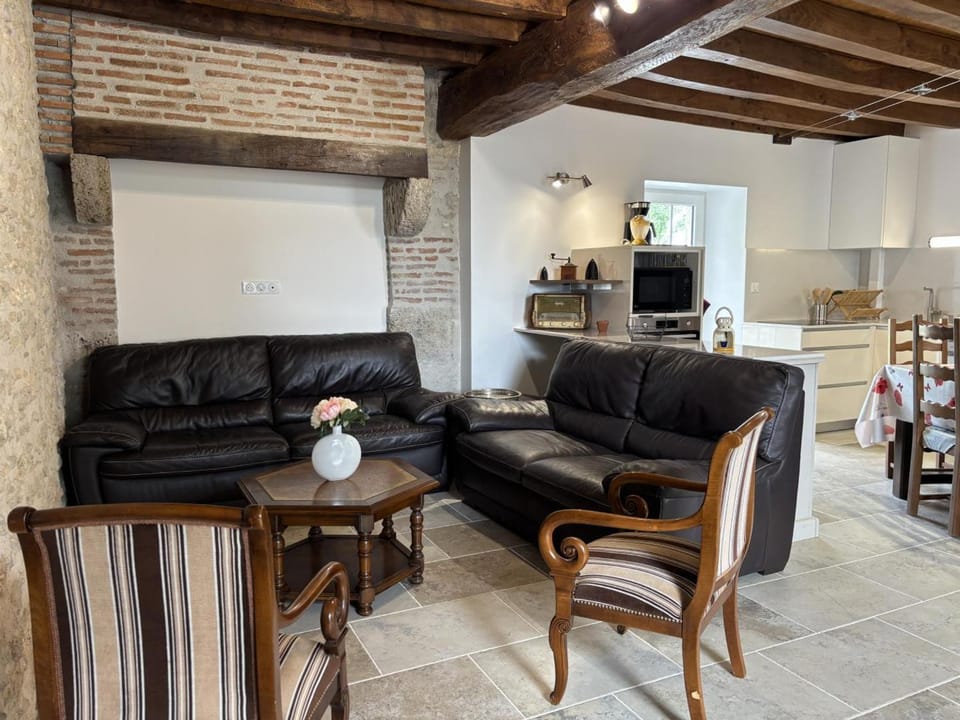 Gîte rénové en campagne verdoyante - 10 pers. - FR-1-489-636 House in Auvergne-Rhône-Alpes