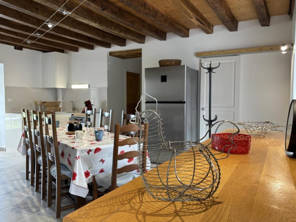 Gîte rénové en campagne verdoyante - 10 pers. - FR-1-489-636 House in Auvergne-Rhône-Alpes