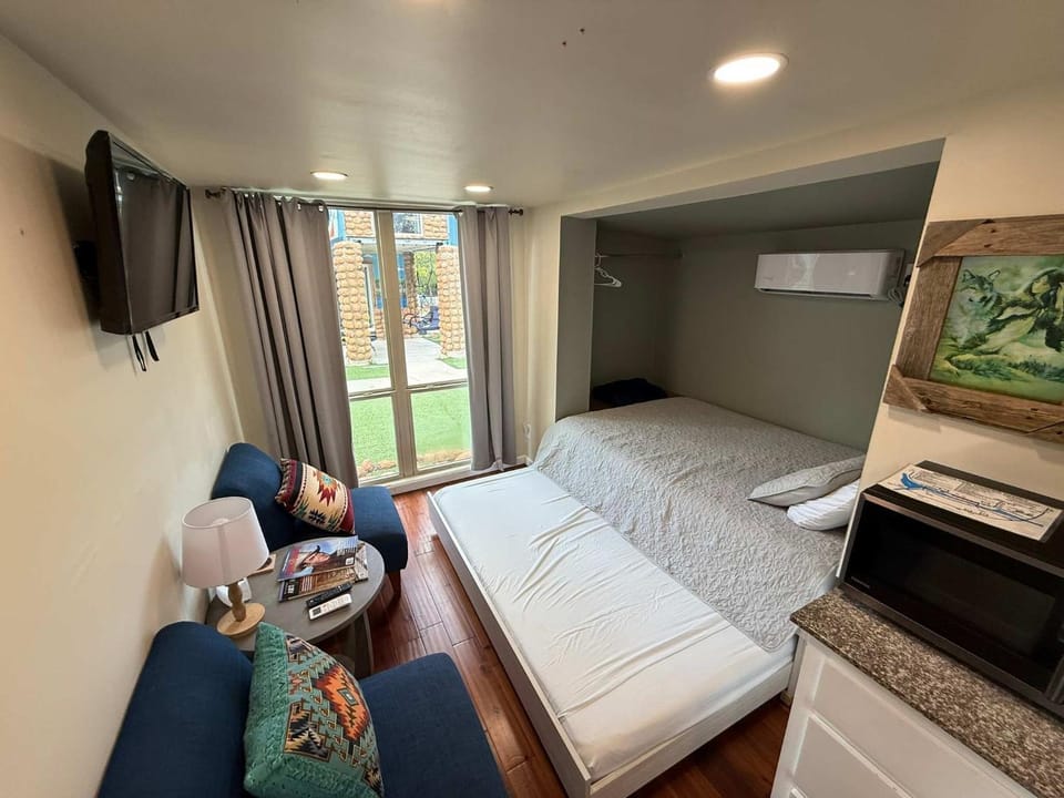 PPI Native American Theme suite House in Medicine Park