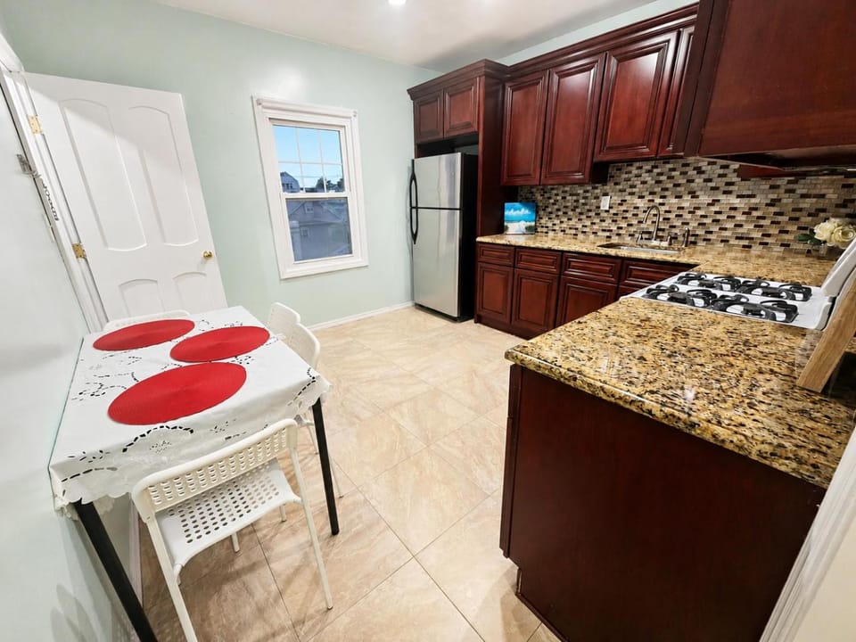 Amazing large 3 BD apartment in NJ Close 15 minutes to Metlife House in North Arlington