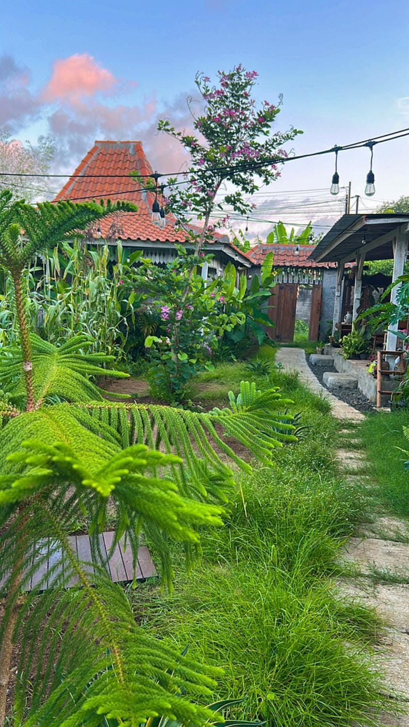 Humble Wooden House Bali Bed and Breakfast in Denpasar