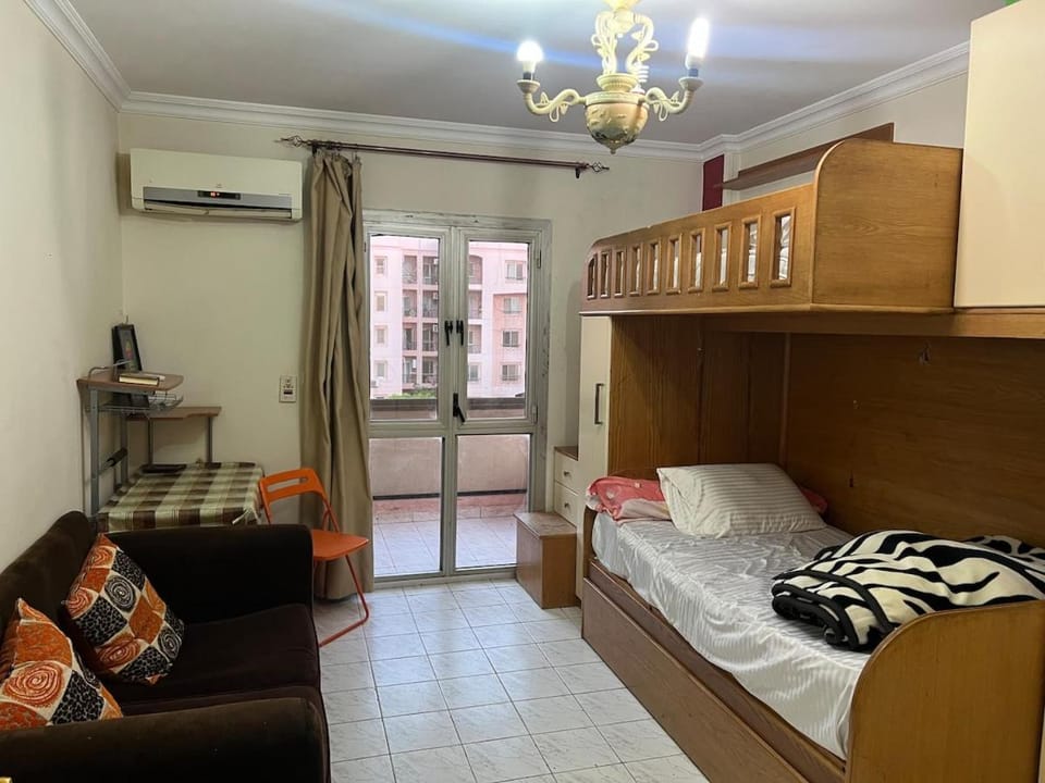 Cozy rehab city apartment wifi, ac, parking Apartment in New Cairo City