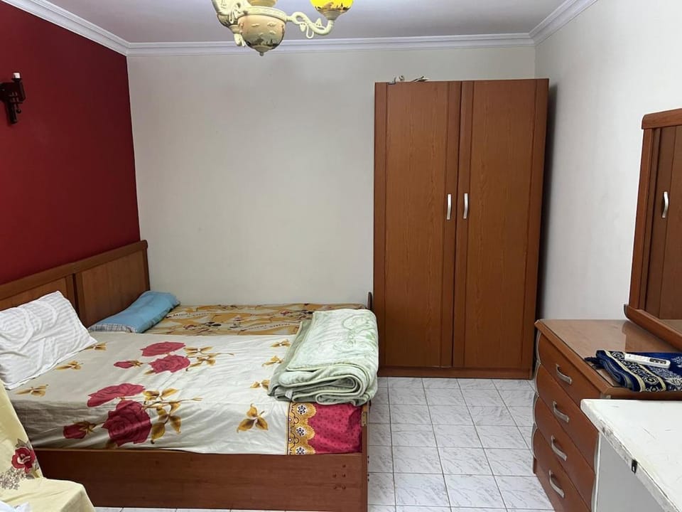 Cozy rehab city apartment wifi, ac, parking Apartment in New Cairo City
