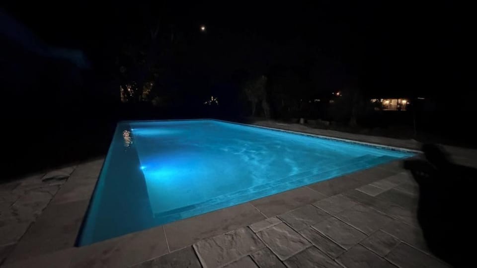 Sleeps 10 - MINUTES to BEACHES - Heated Saltwater Pool Included! House in Seminole