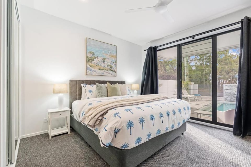 Waterfront Luxury Family Oasis House in Hervey Bay