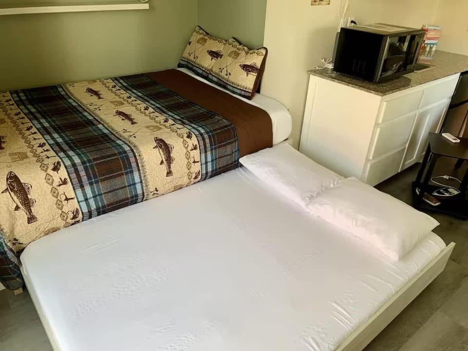 RR Medicine Park Tiny House Slp 4 1BR1BA Suite House in Medicine Park
