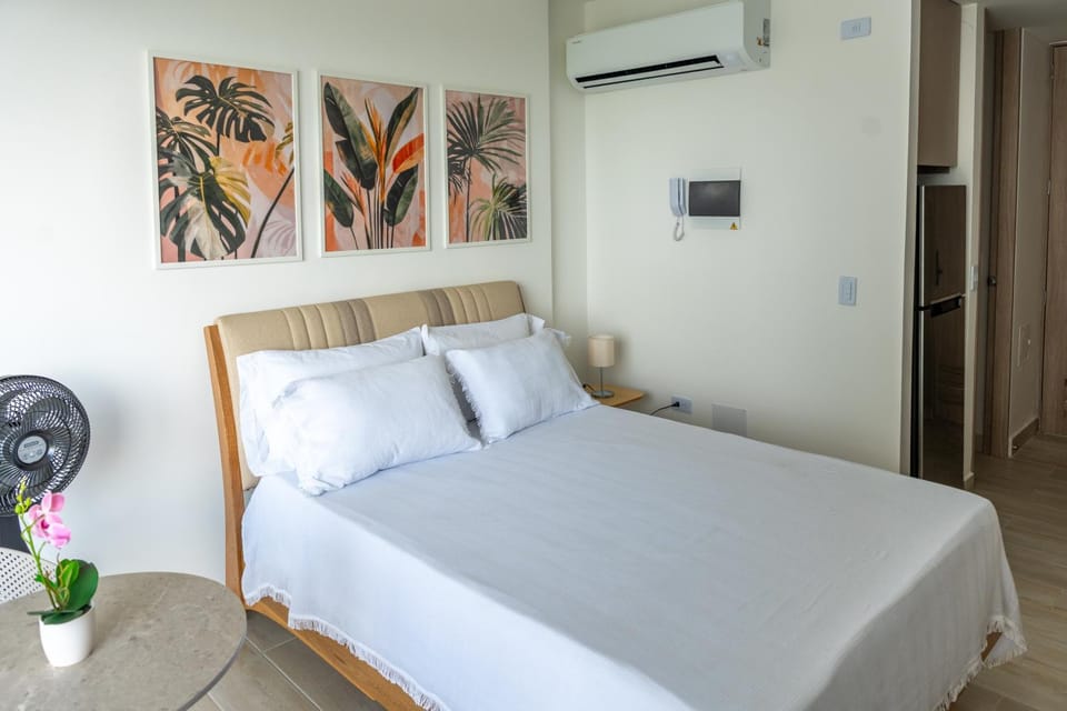 Bed, Photo of the whole room, Bedroom, air conditioner
