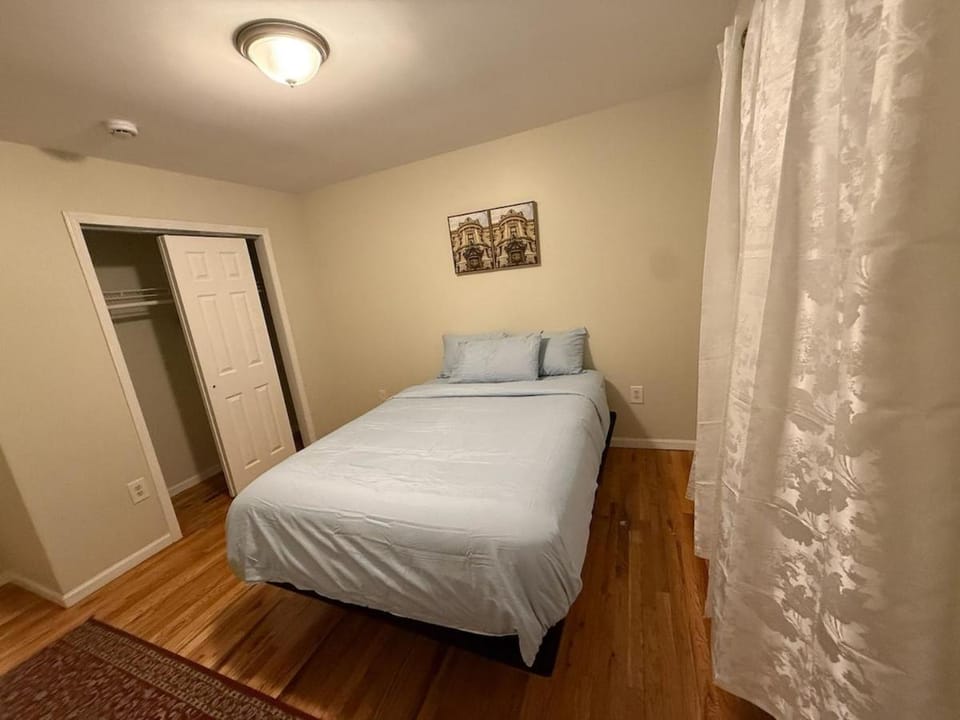 Branch brook Elegant 3 bedroom by EWR Airport NYC Apartment in East Orange