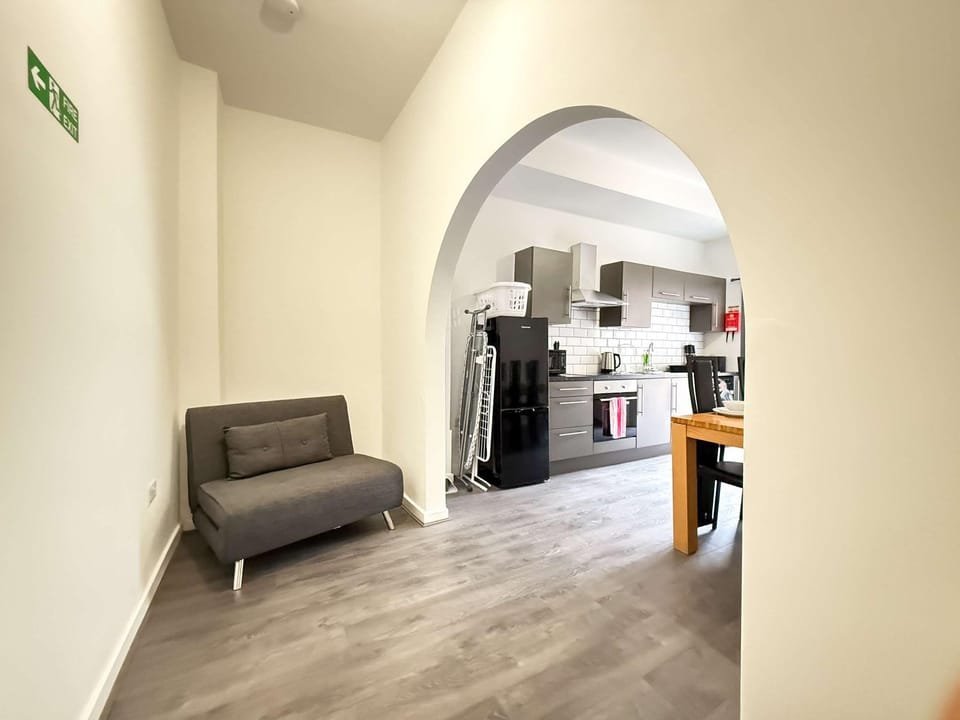 Kitchen or kitchenette, Seating area, Dining area