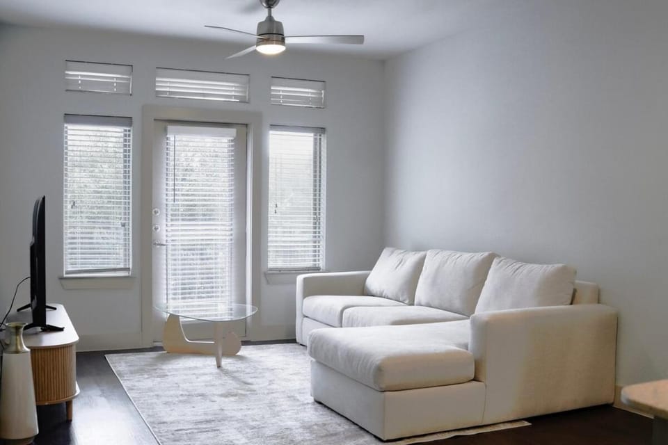 Cozy Luxury Getaway Apartment in Farmers Branch