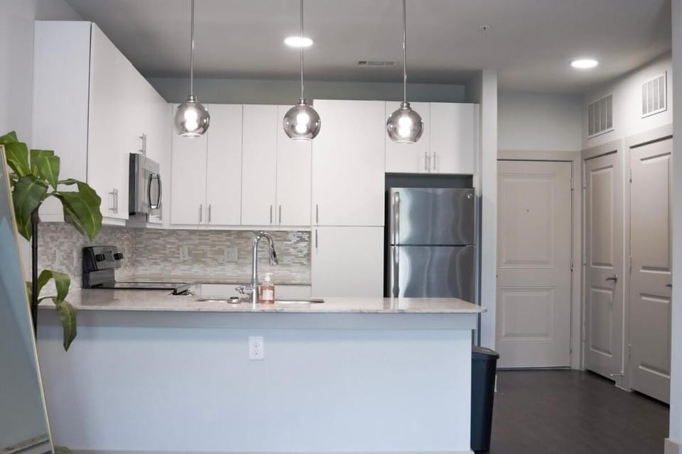 Cozy Luxury Getaway Apartment in Farmers Branch