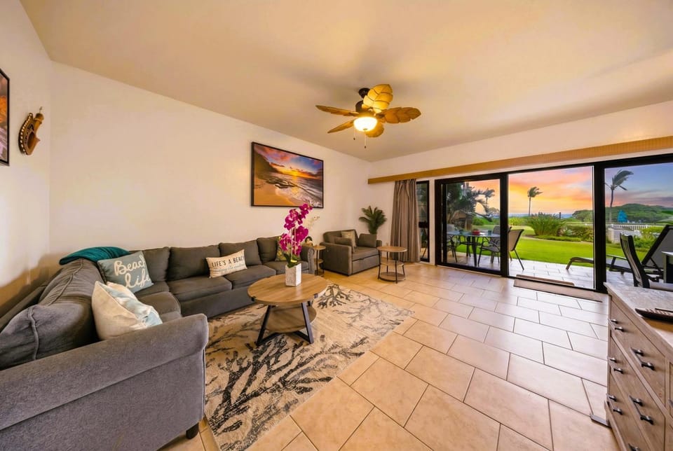 Oceanfront & Oceanview ! Heated Pool ! Fully Renovated ! Walk to Lydgate Beach Apartment in Kauai