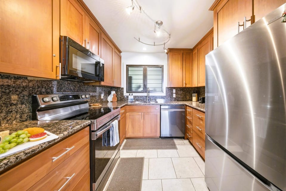 Oceanfront & Oceanview ! Heated Pool ! Fully Renovated ! Walk to Lydgate Beach Apartment in Kauai