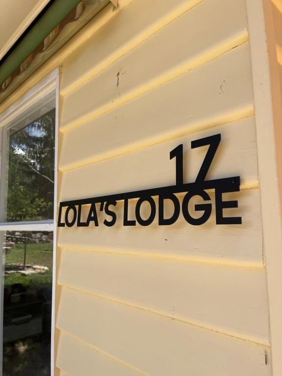 Lola's Lodge - Base of Mt Buller House in Merrijig