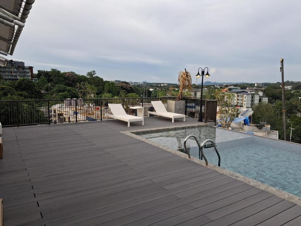 View (from property/room), Pool view, Swimming pool, sunbed