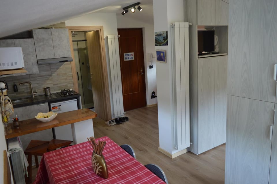 Kitchen or kitchenette, Living room, Dining area