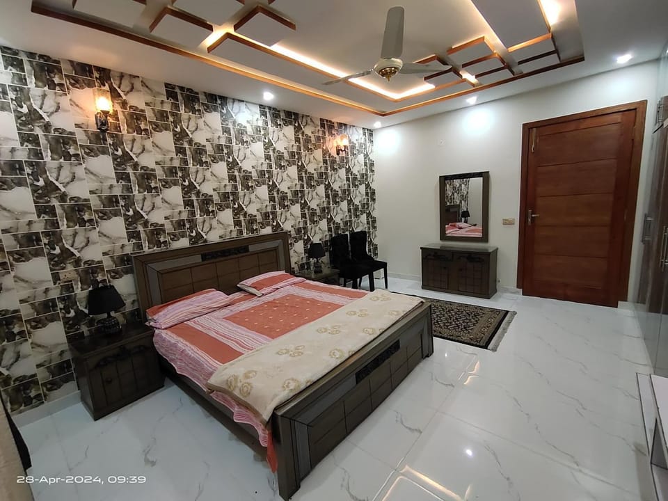 Luxury Rooms Private Upper Floor in Lahore Apartment in Lahore