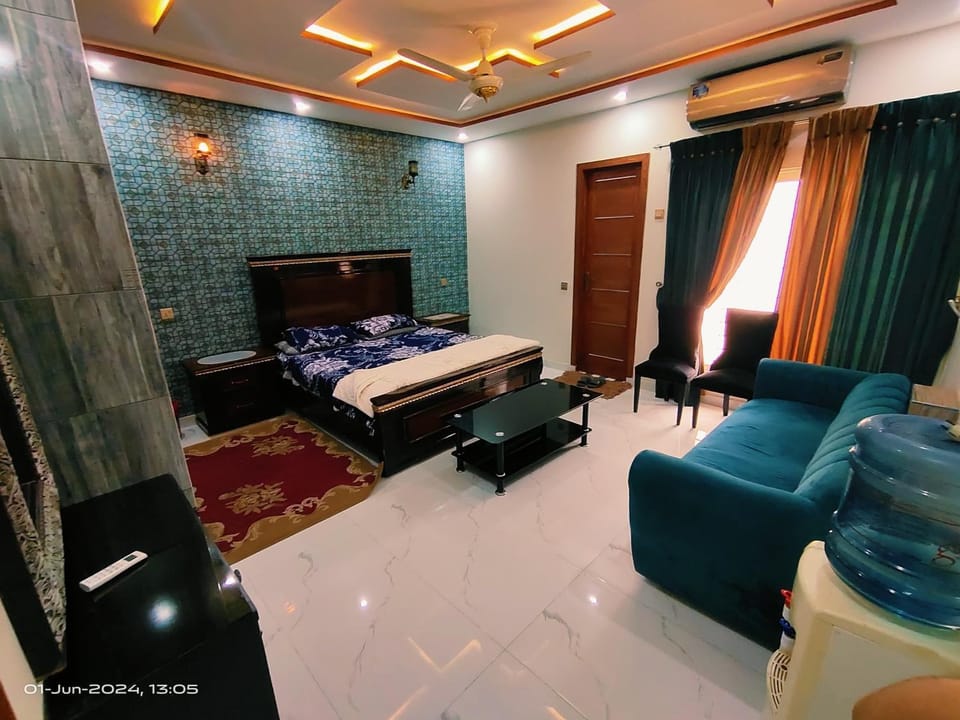 Luxury Rooms Private Upper Floor in Lahore Apartment in Lahore