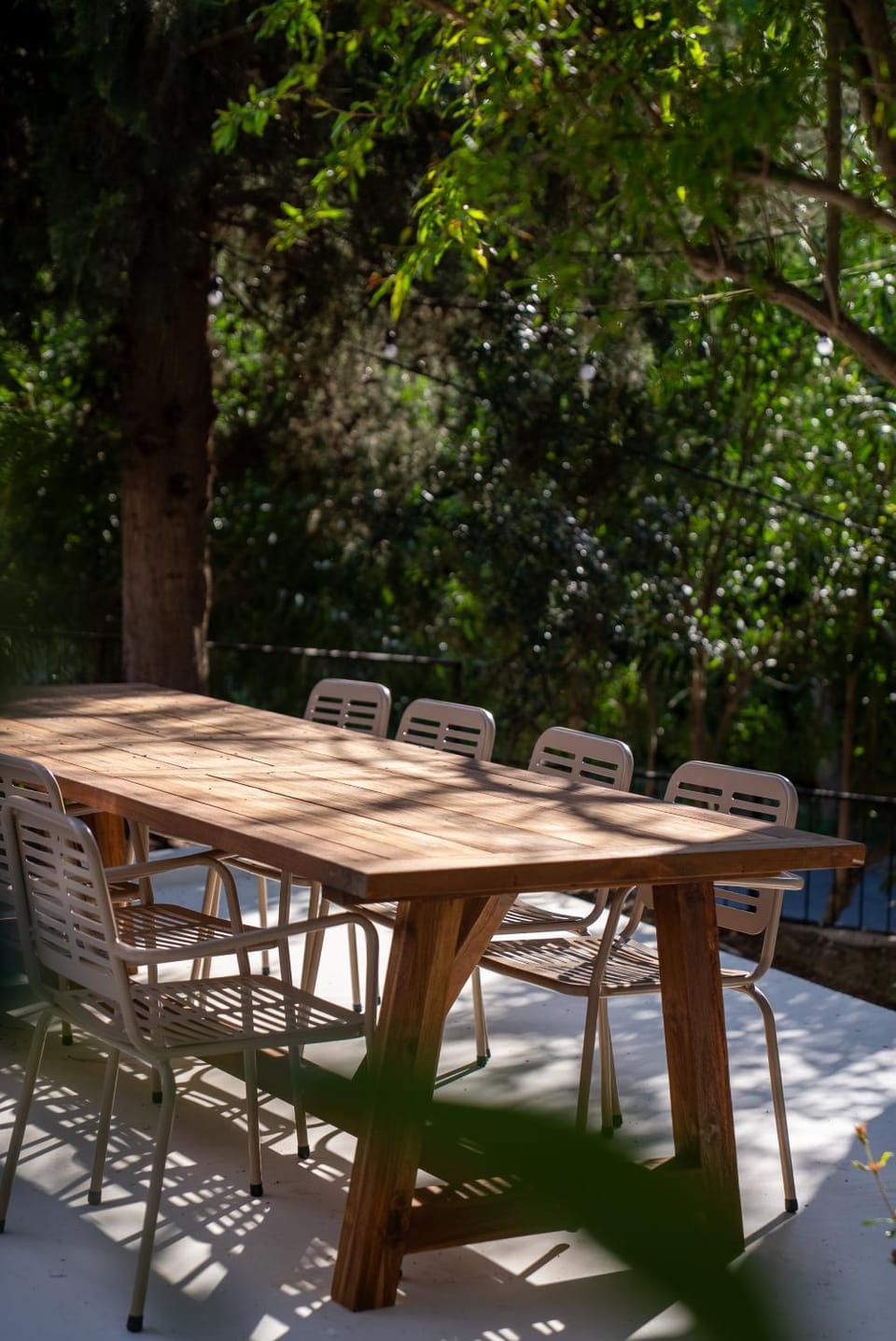 Patio, Day, Dining area