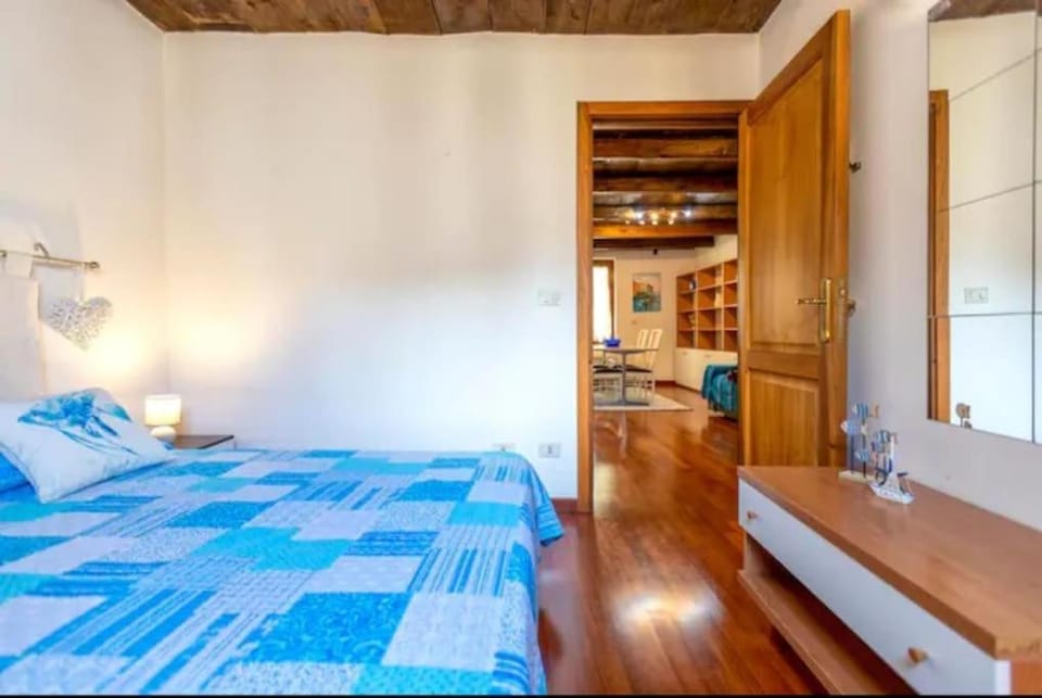 Bed, Living room, Photo of the whole room, Seating area, Bedroom, wardrobe