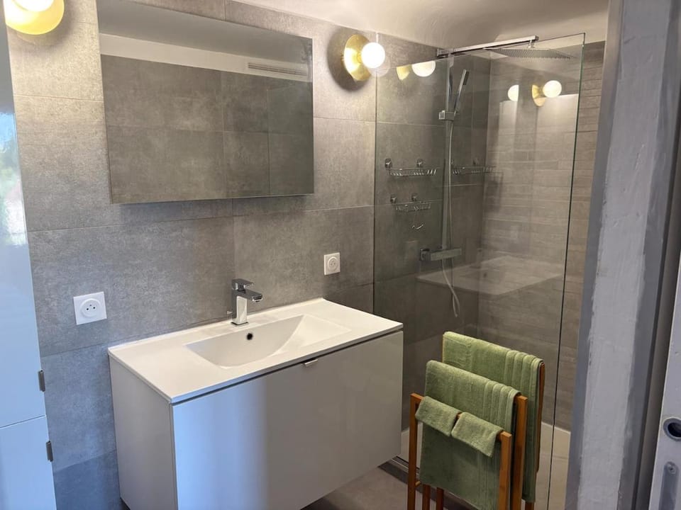Appartement dans Mas 7 pers proche grasse & cannes Apartment in French Riviera
