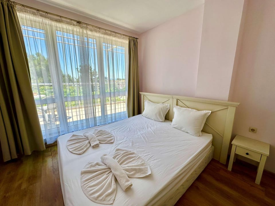Large 2-Bedroom Apartment with Living Room by Menada Apartment in Sunny Beach