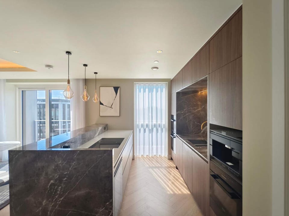 Luxury 3BR Apartment - Westfield & Central Line Apartment in London