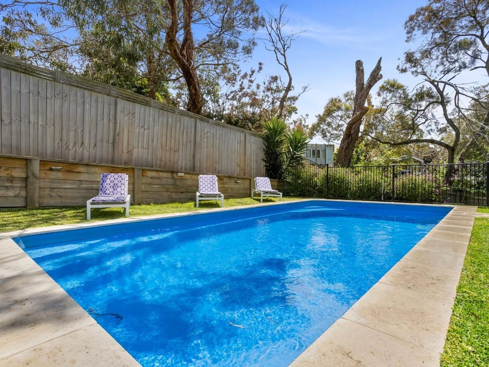 Summer Retreat with Pool House in Melbourne