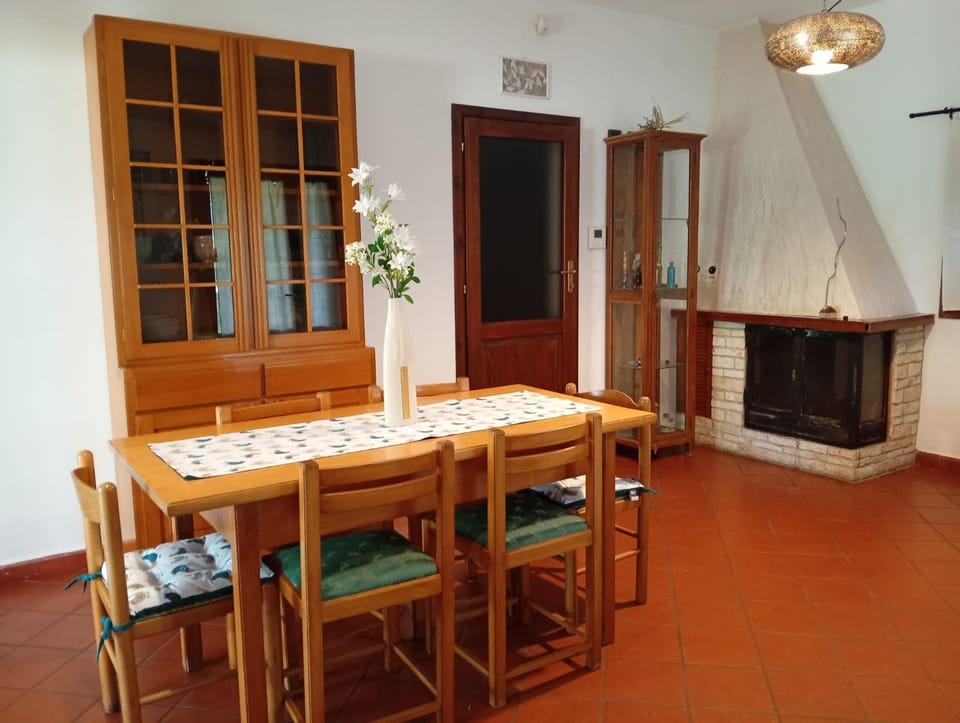 Living room, Seating area, Lunch