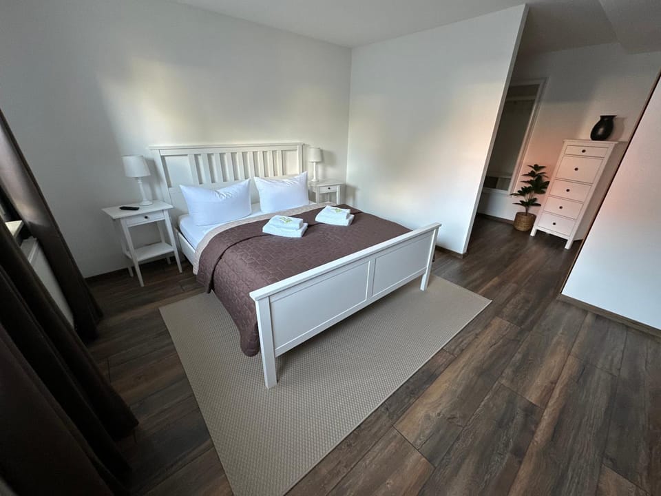Bed, Photo of the whole room, Bedroom, towels