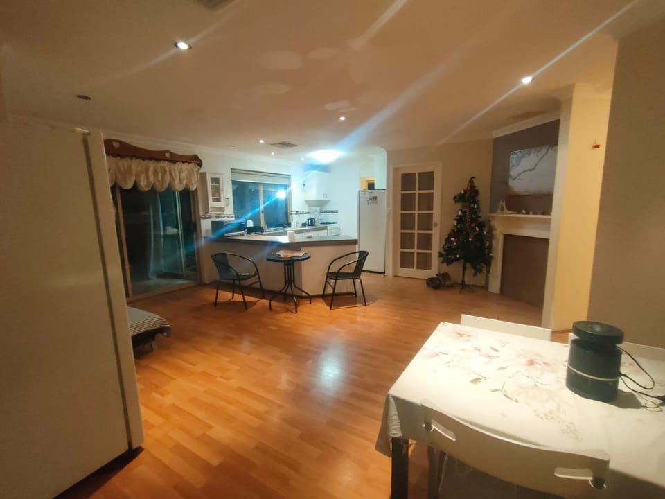 ecu大学旁六个卧室中的一间卧室 Vacation rental in Joondalup