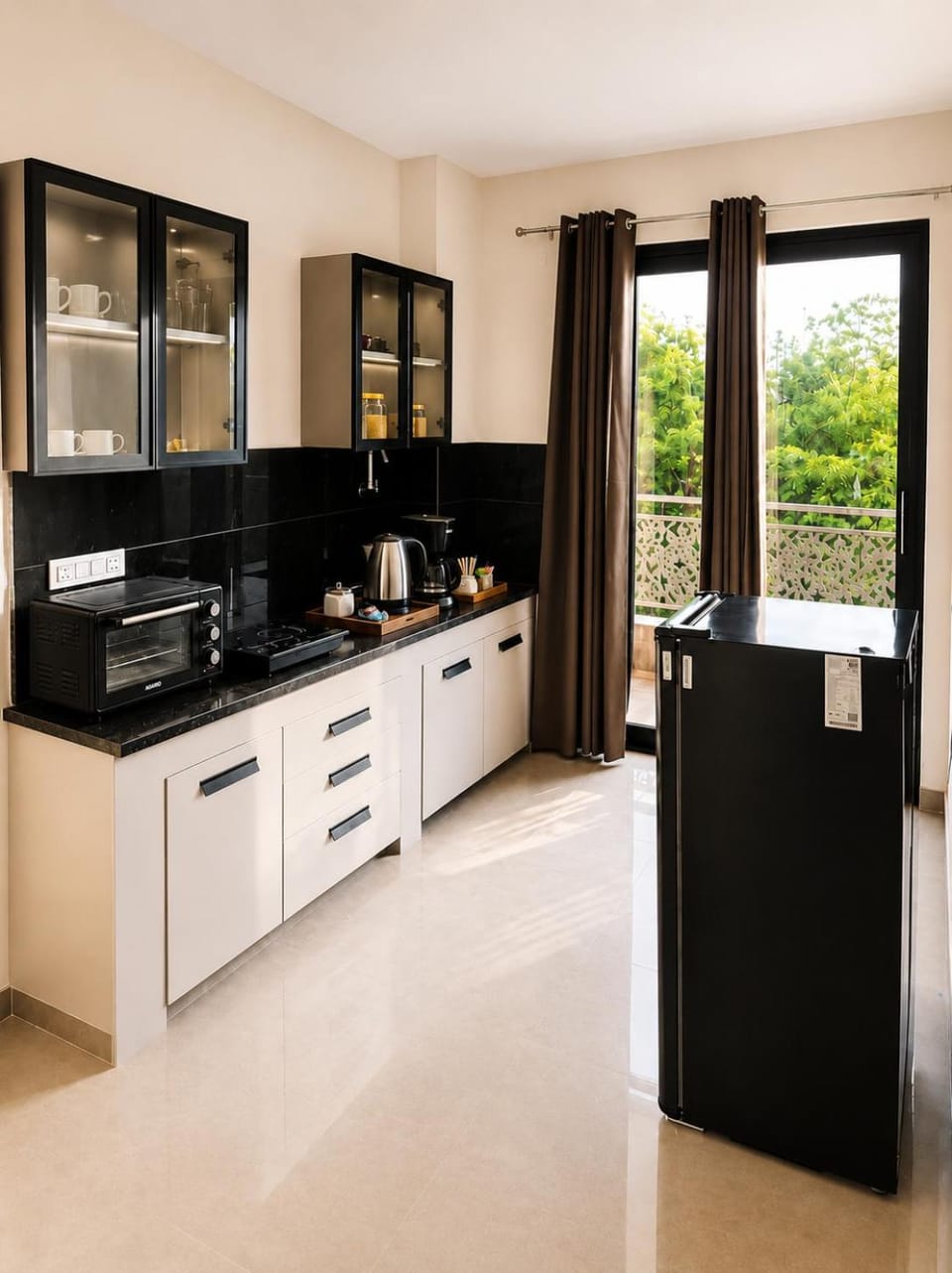 Balcony/Terrace, Kitchen or kitchenette, microwave, kitchen