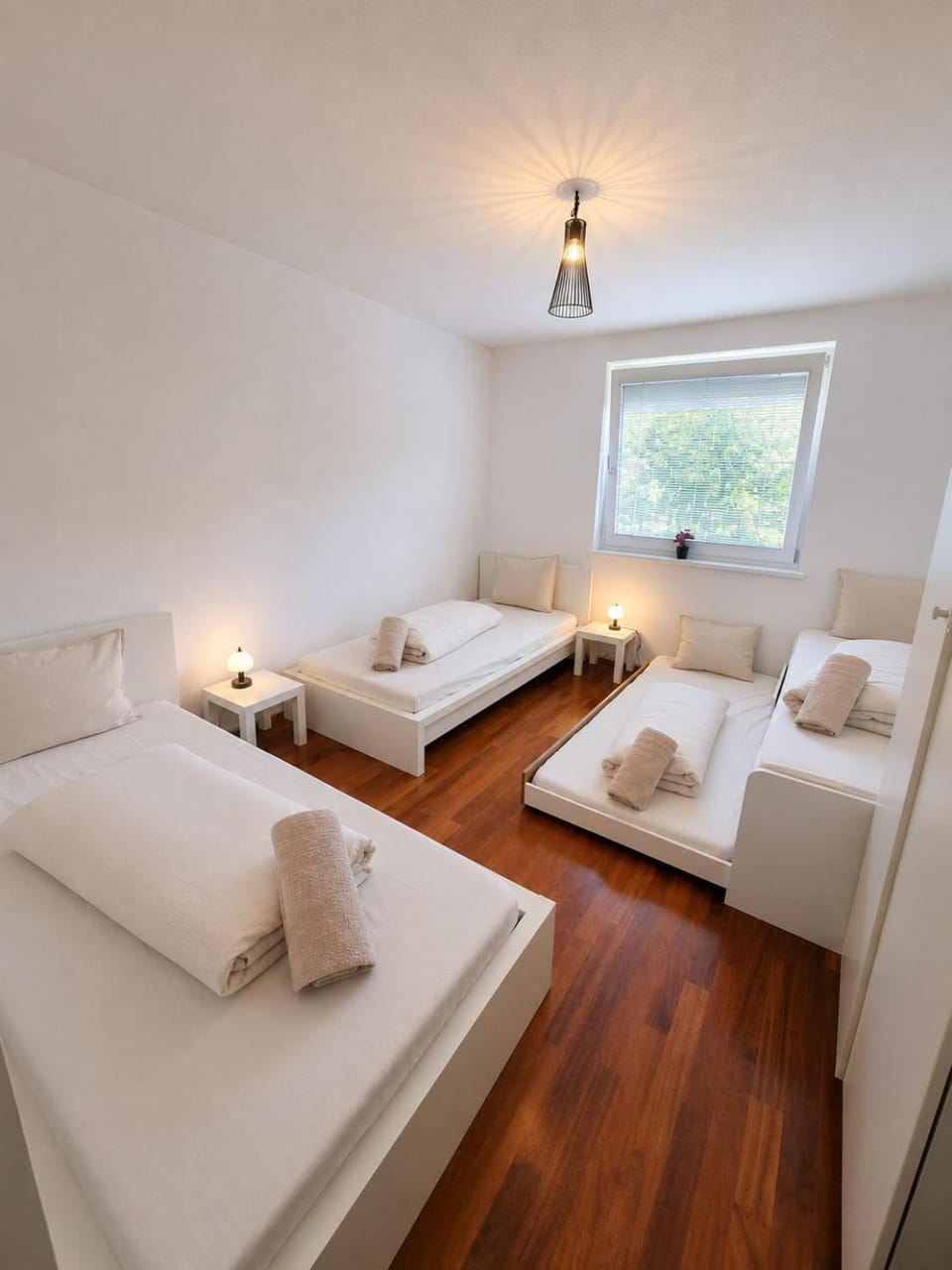 Mountain View Apartment Spacious Stay with 2 Parking Apartment in Innsbruck