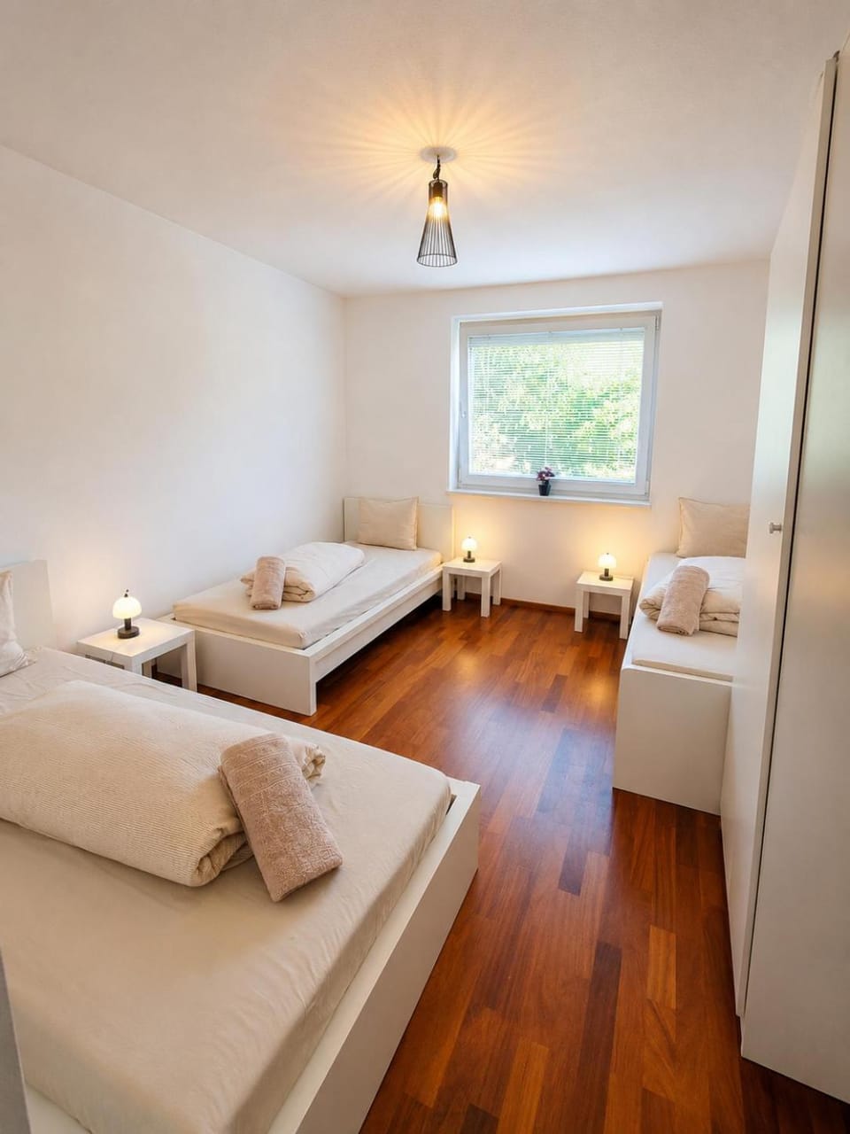 Mountain View Apartment Spacious Stay with 2 Parking Apartment in Innsbruck