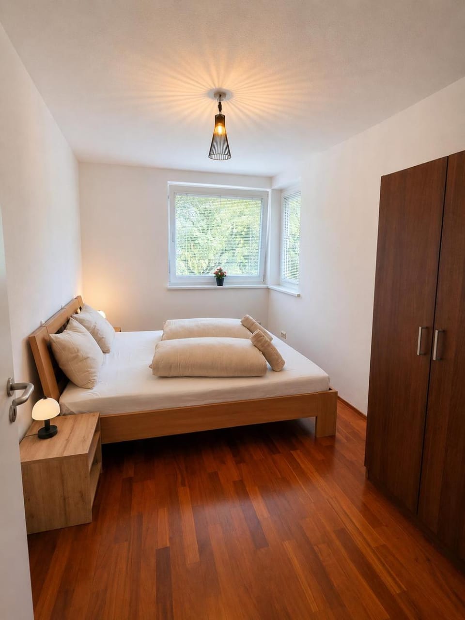 Mountain View Apartment Spacious Stay with 2 Parking Apartment in Innsbruck