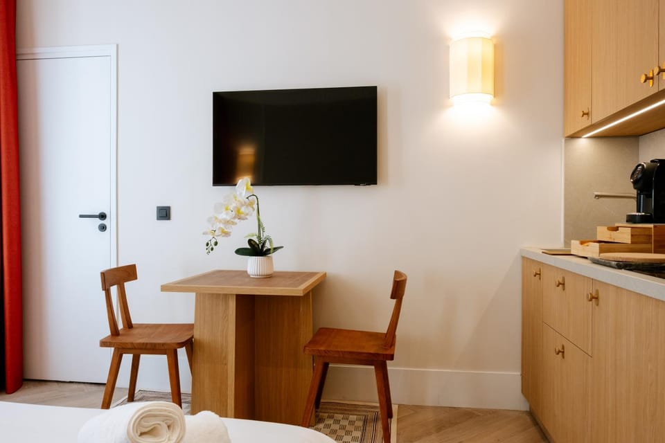 TV and multimedia, Dining area