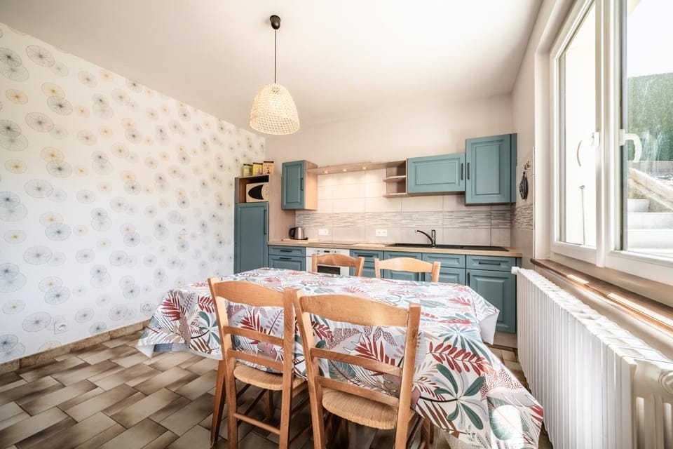 Property building, Kitchen or kitchenette, Living room