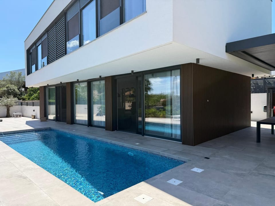 Property building, Pool view, Swimming pool