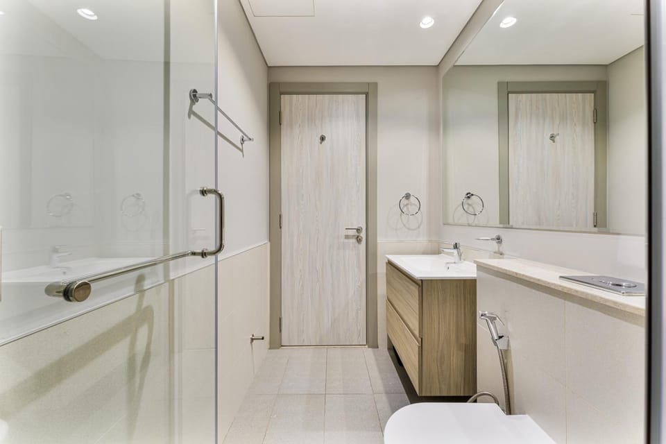 Shower, Toilet